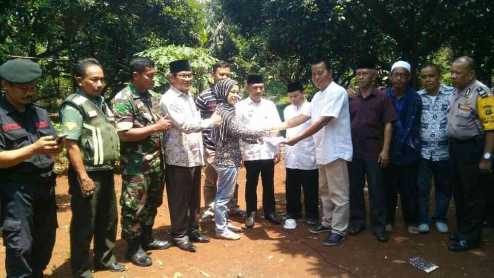 Santunan dari Yayasan Insani Cipadu