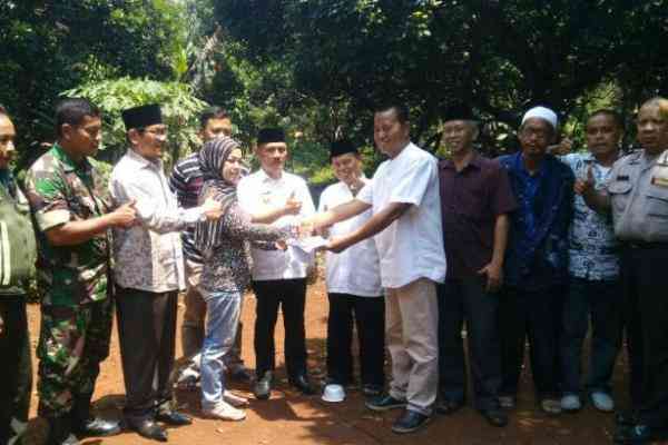 Santunan dari Yayasan Insani Cipadu